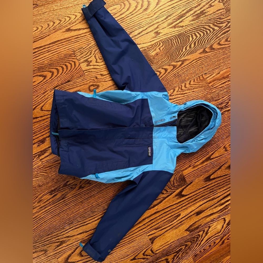 5/6 Patagonia blue jacket shell